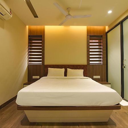 Fabhotel Eros 282 - Nr Sreebhumi Liluāh 외부 사진