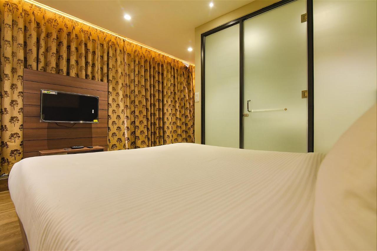Fabhotel Eros 282 - Nr Sreebhumi Liluāh 외부 사진