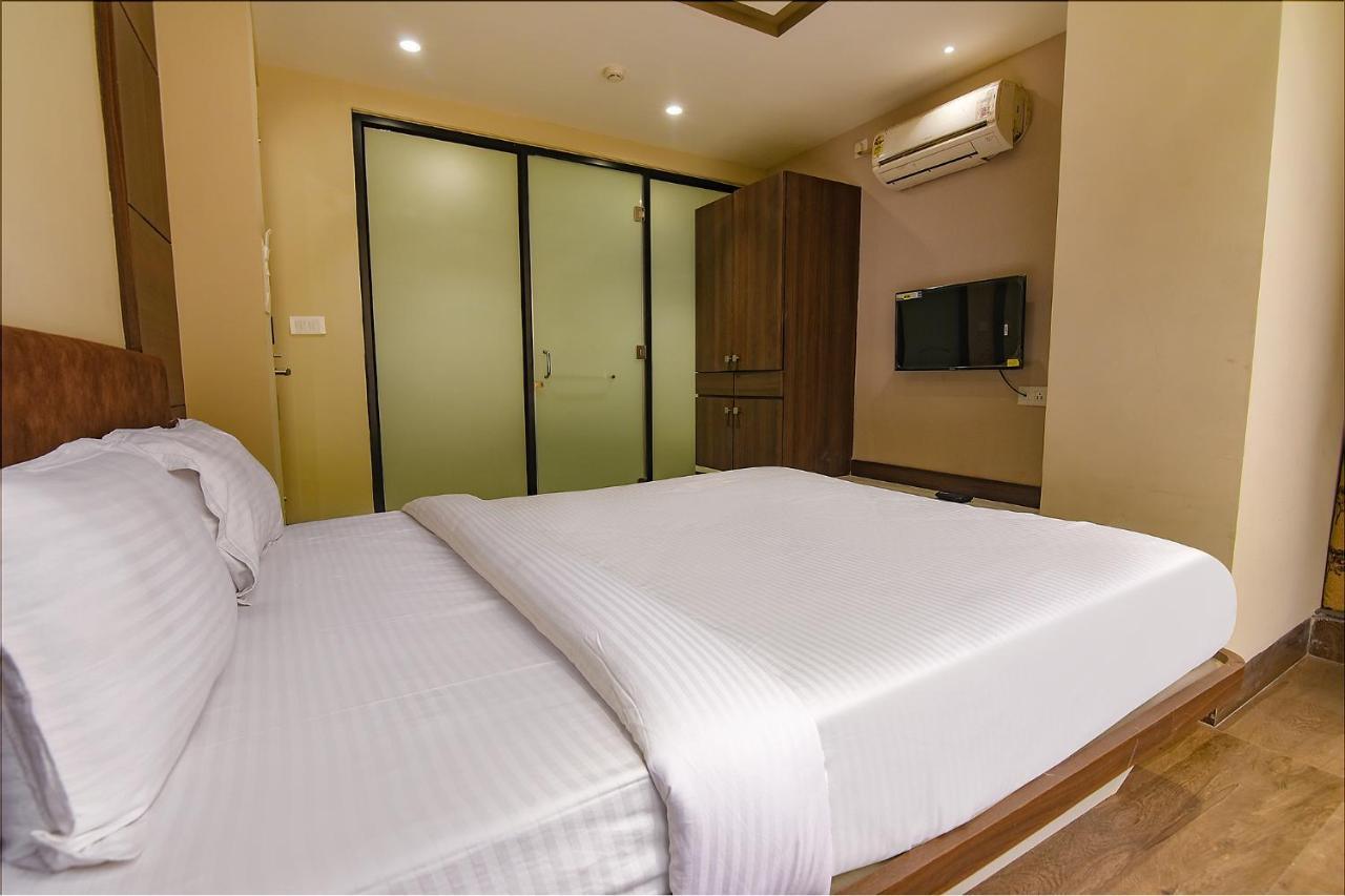 Fabhotel Eros 282 - Nr Sreebhumi Liluāh 외부 사진