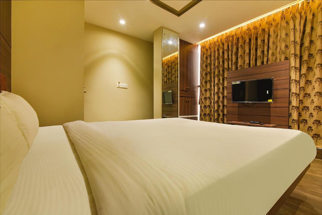 Fabhotel Eros 282 - Nr Sreebhumi Liluāh 외부 사진